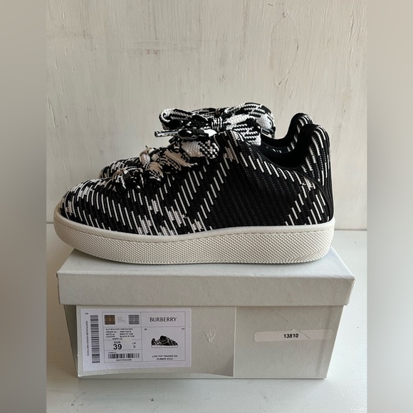 🔴SOLD🔴 BURBERRY Check Knit Box Sneaker - Black and White Size 39 - Picture 4 of 12